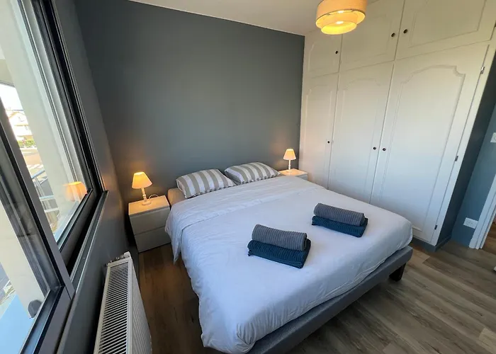 Le Grand Large Front De *